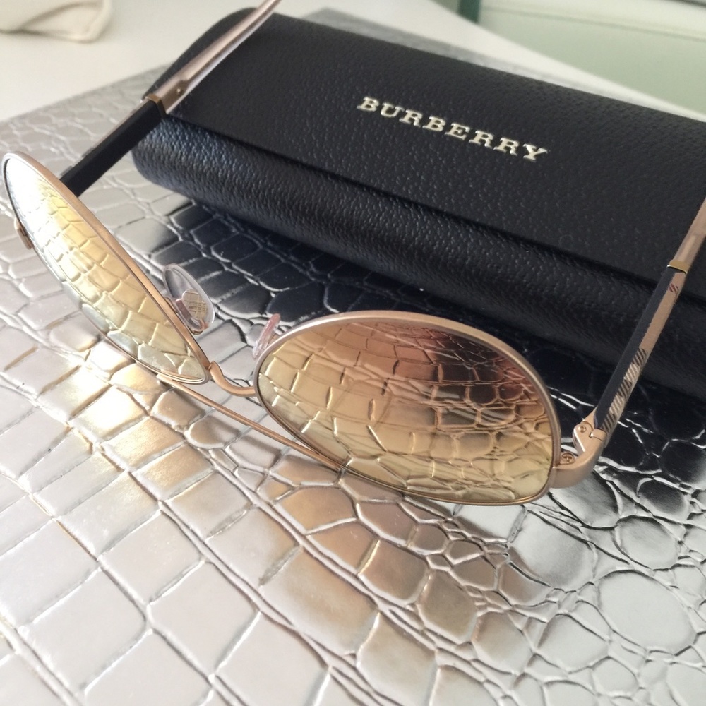 NWOT BURBERRY Vintage Check Detail Pilot Sunglasses Original Case Beautiful !!!!